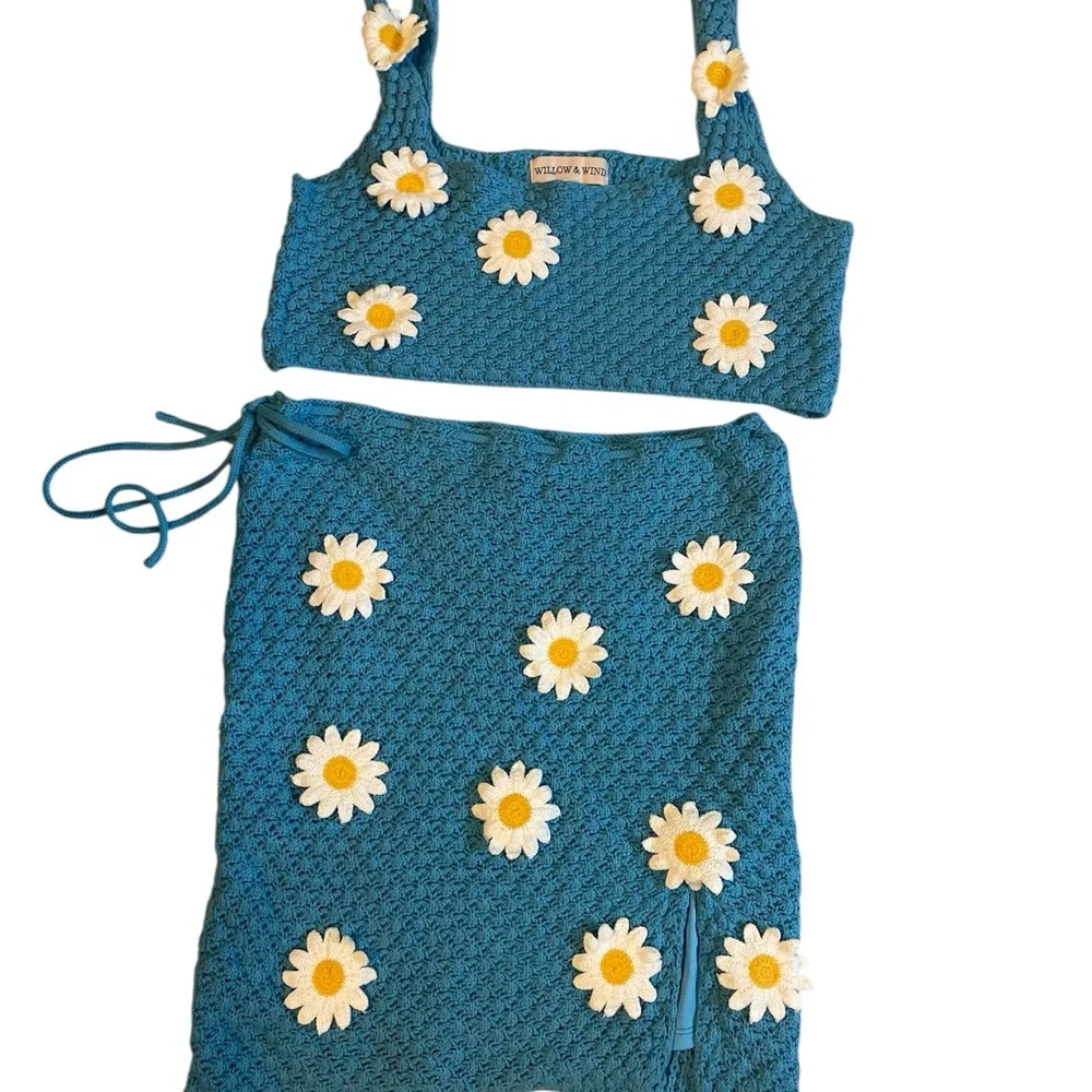 WILLOW & WIND Crocheted Daisy Matching Skirt Set Size: Small/Medium
